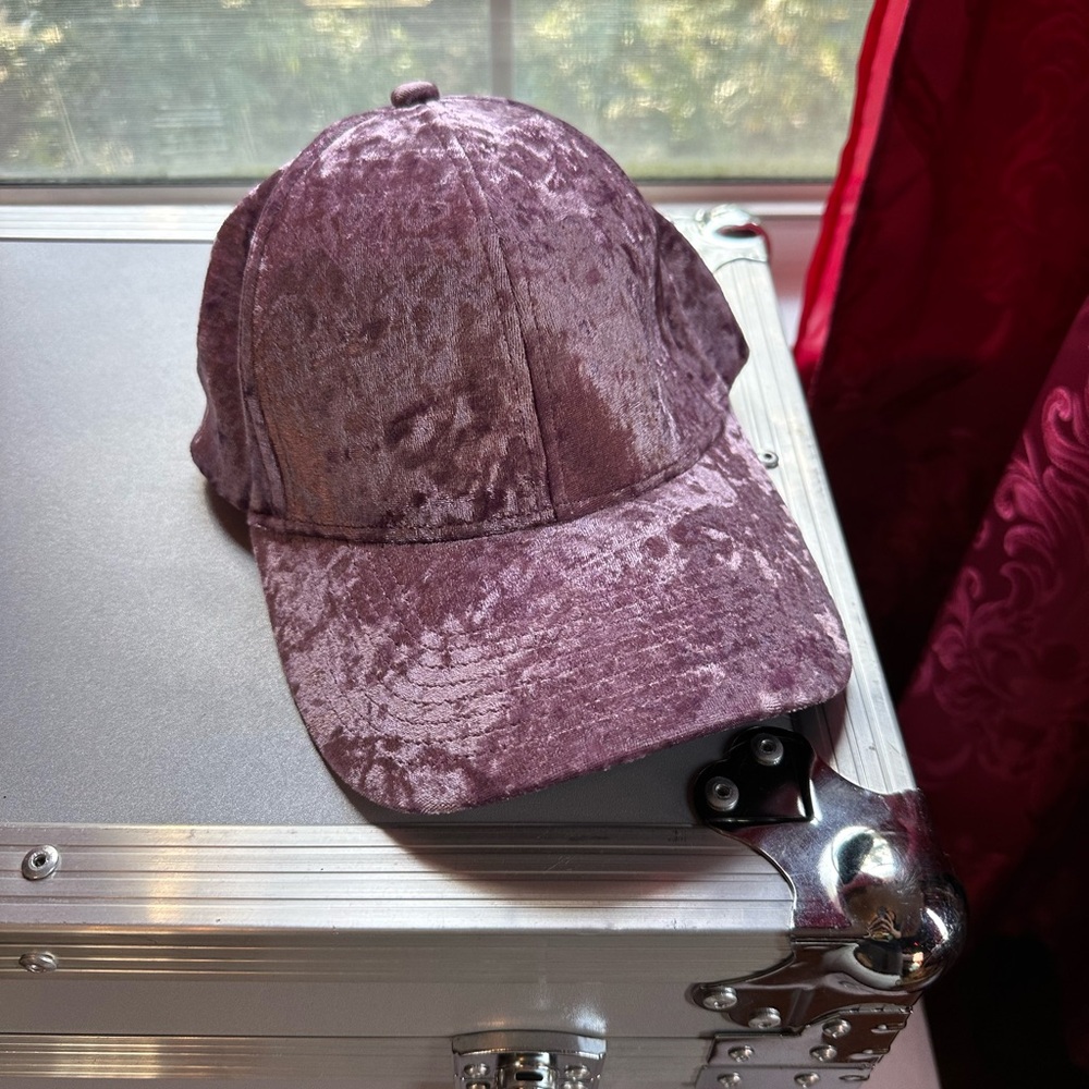 Mauve velvet hat